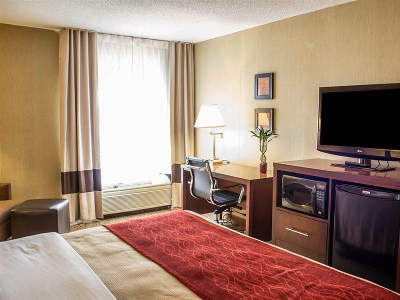 Отель Clarion Pointe Research Triangle Park Дарем Экстерьер фото