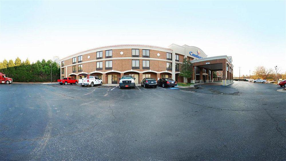 Отель Clarion Pointe Research Triangle Park Дарем Экстерьер фото